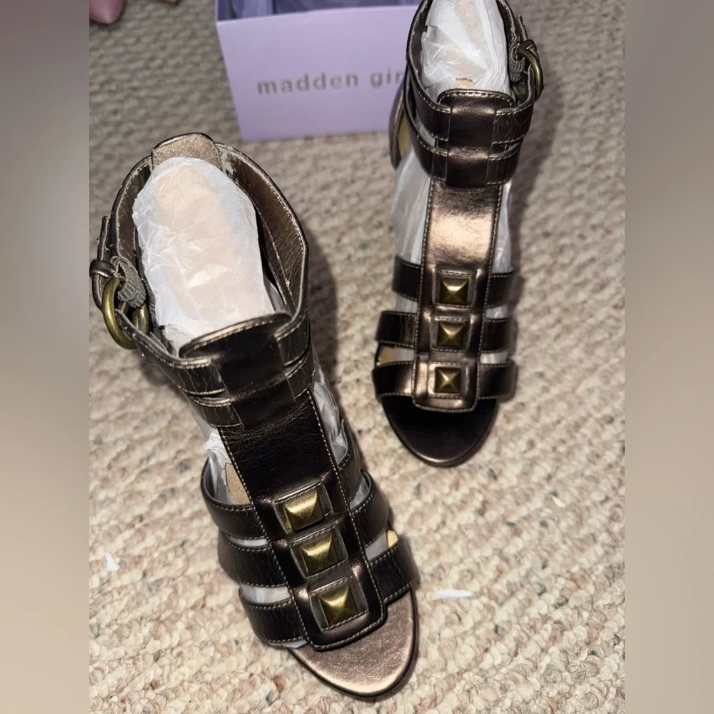 Madden Girl Lusterus Platform Gladiator Shoe for Women, Bronze Size 6.5 new